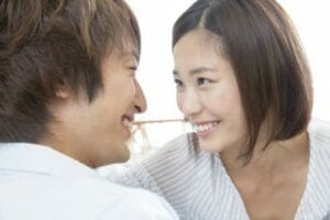 彼氏に褒められて嬉しい女性